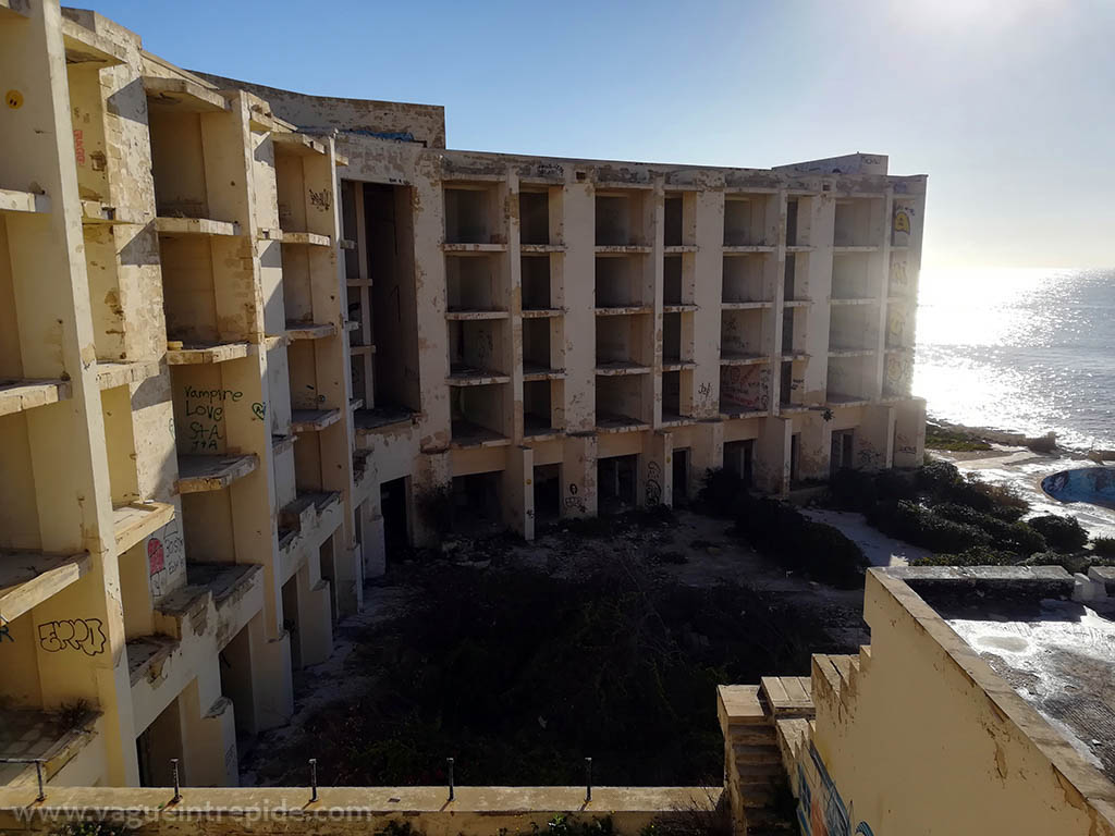 Une aile du Jerma Palace Hotel, un urbex à Malte