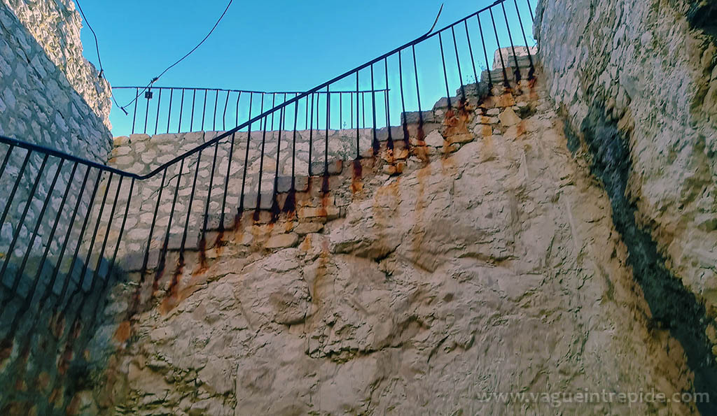 Un escalier du fort de Ratonneau