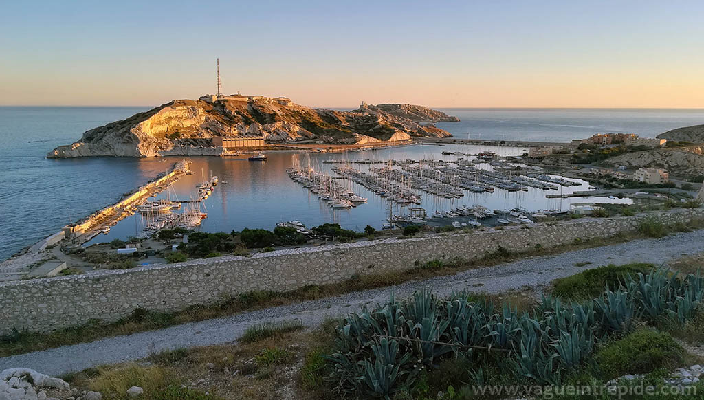 Vue sur Pomègues et le port du Frioul